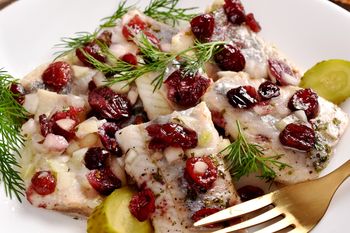 Hit śledziowy na każde święta. Najlepiej smakują po całej nocy w lodówce