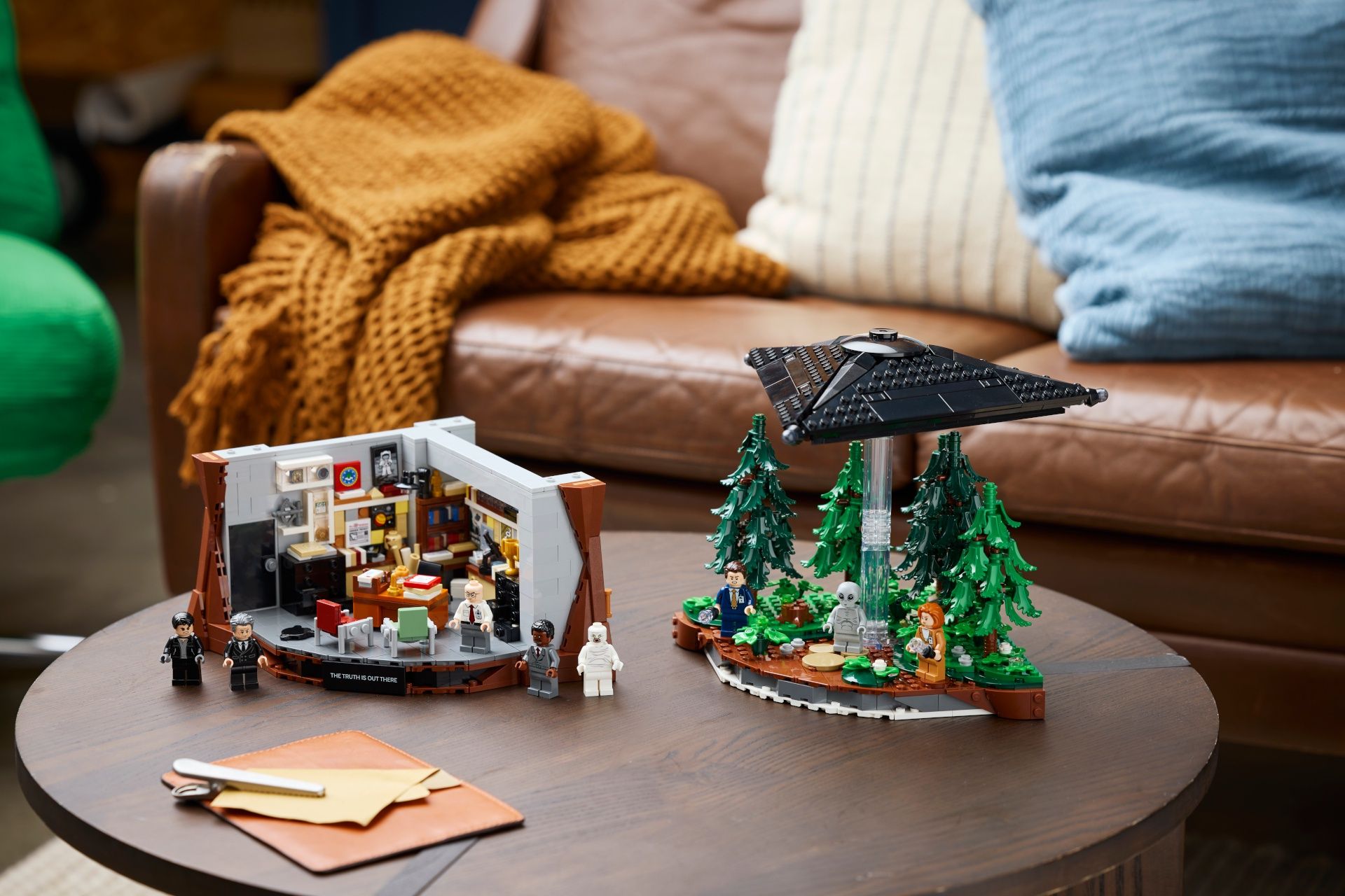 Zestaw LEGO Ideas „Z archiwum X” (21369)