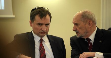 Zbigniew Ziobro zakończy mit o zamachu w Smoleńsku? Kolejna rozgrywka w obozie władzy