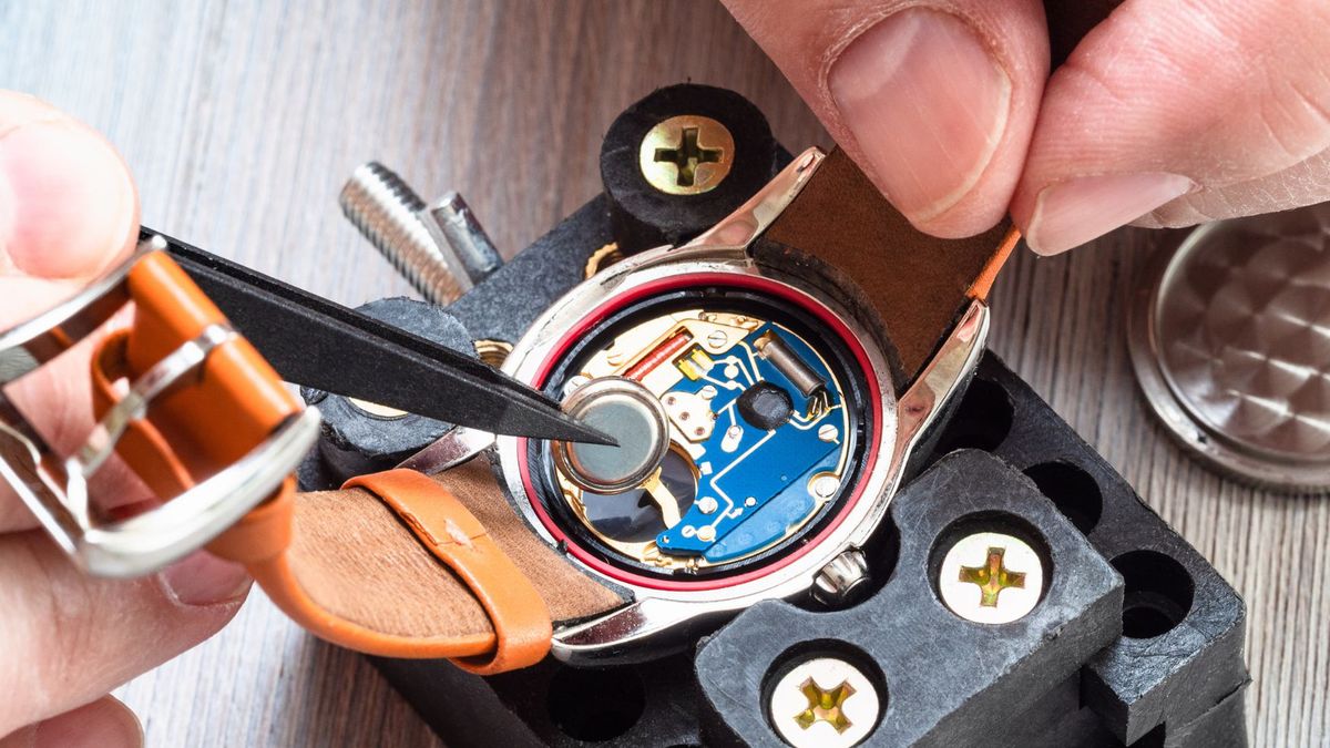 Zegarmistrz miał tylko wymienić baterię. Koszt usługi zaskoczył klienta