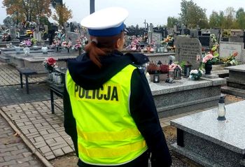 Groza na cmentarzu w Bytomiu. Zepchnął 92-latka na nagrobek