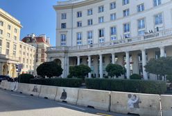 Warszawa. Dawni warszawiacy patrzą z betonu na Zbawix. Nietypowa wystawa zdjęć Wojciecha Tuszko