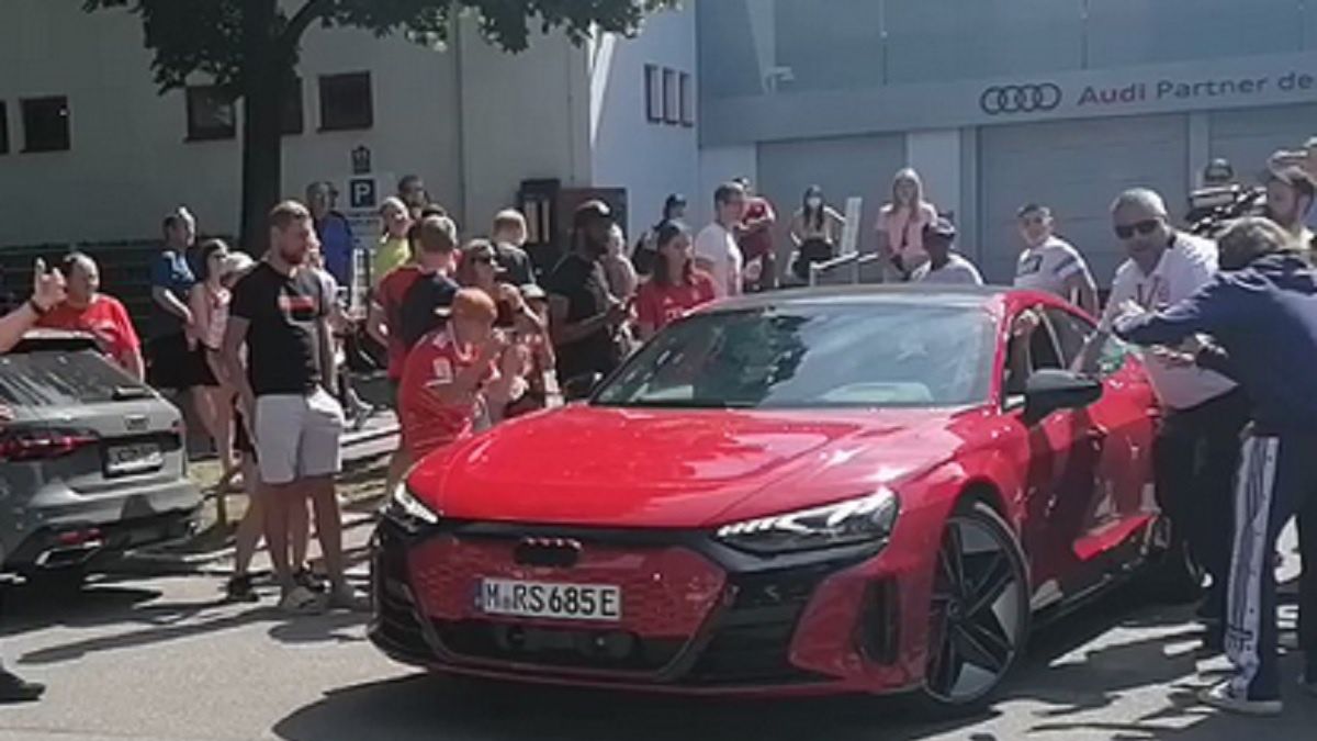 Robert Lewandowski w aucie