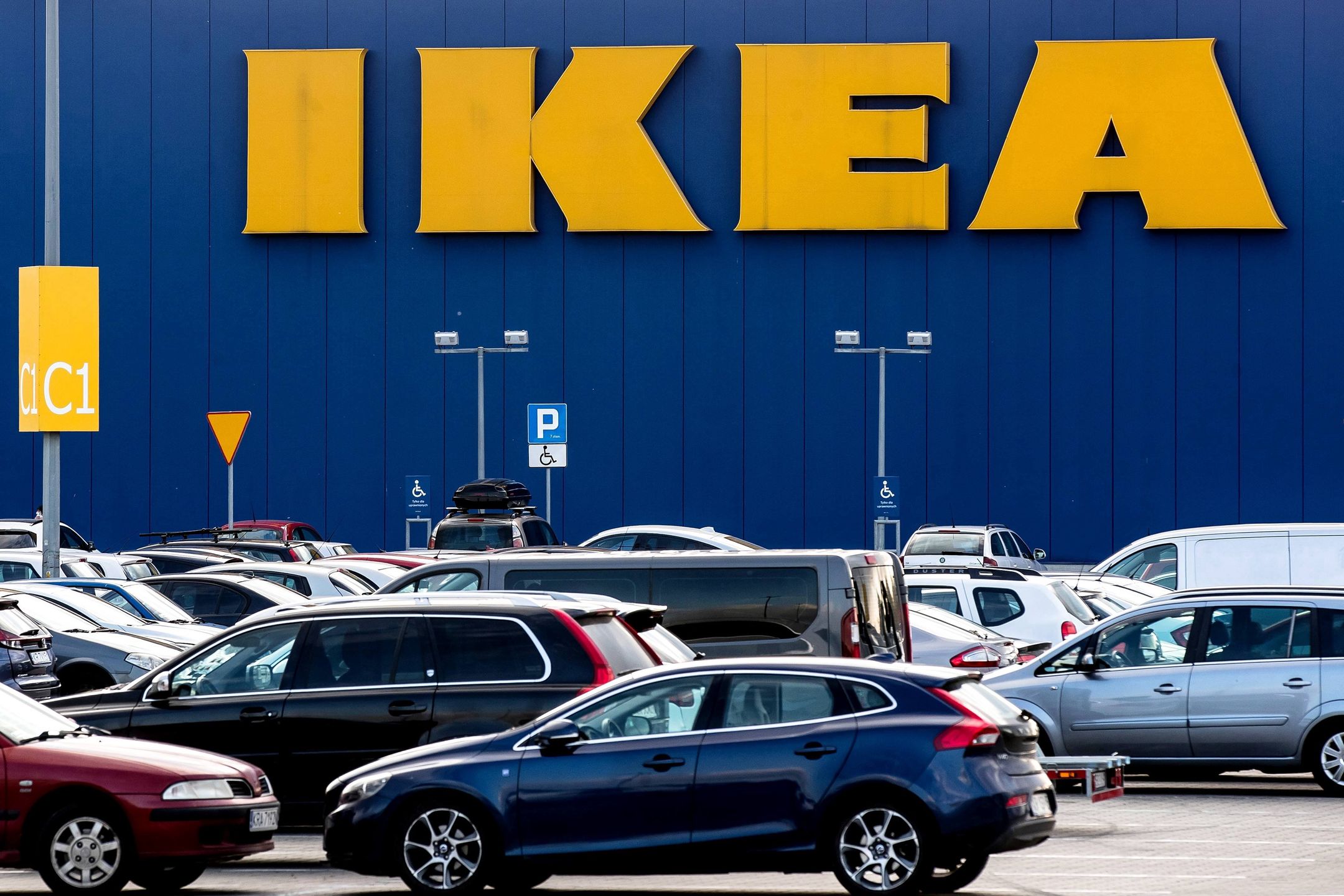 "Upewnij się, że dana oferta ma swój regulamin na IKEA.pl/regulaminy lub na naszym profilu na FB" - apeluje sieć. 