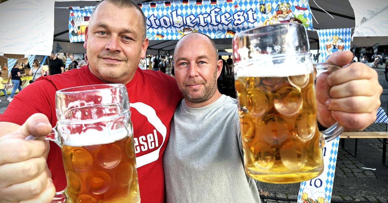 Zielona Góra: Trwa Oktoberfest. W centrum tłumy, dużo rodzajów piwa, jedzonko i piękna pogoda! | ZDJĘCIA
