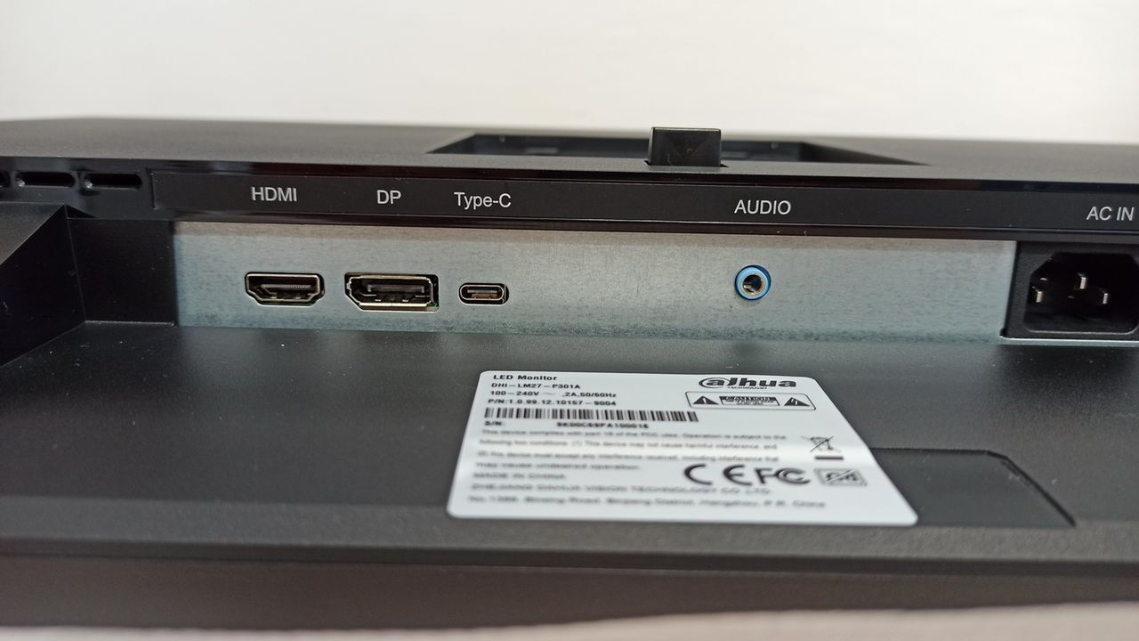 Monitor pozwala podłączyć jednocześnie np. PC, konsolę i notebooka.