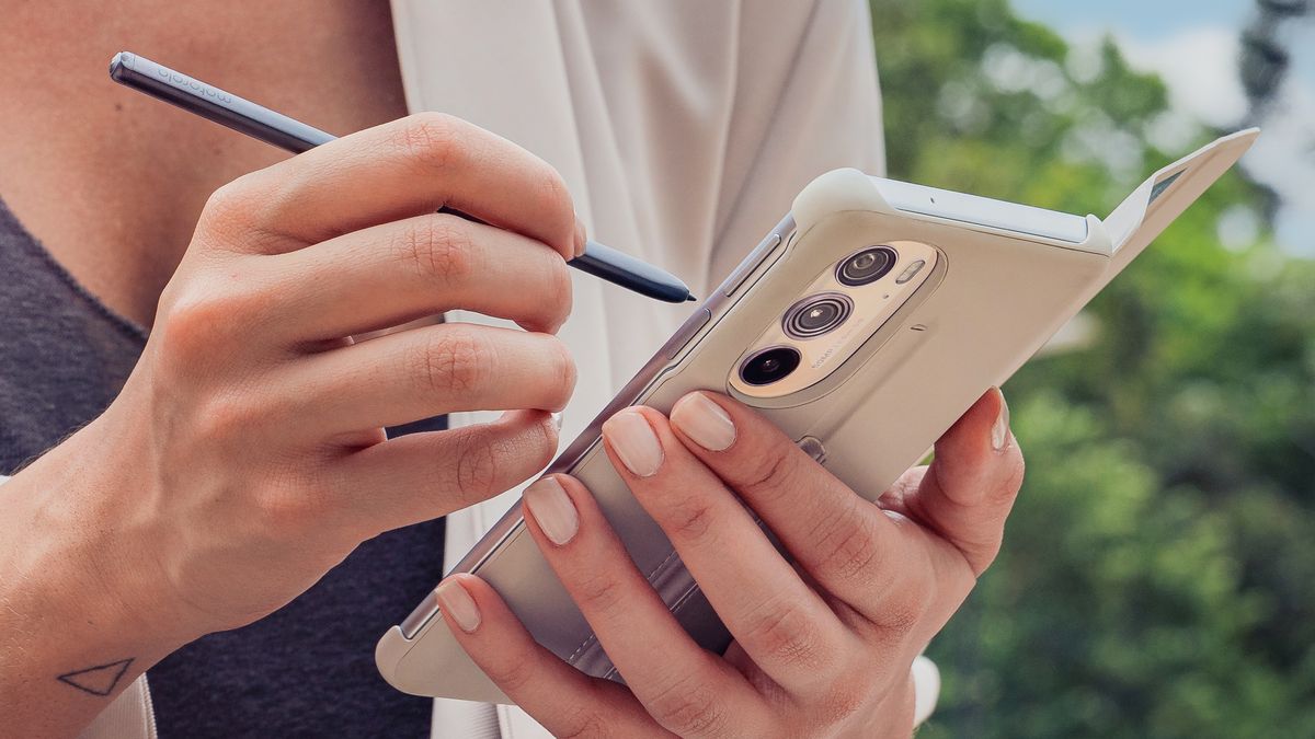 Motorola Edge 30 Pro już w Polsce. Ma Snapdragona 8 Gen 1 i rysik 1