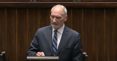 Macierewicz zaatakował Hołownię. Padły oskarżenia