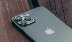 Rekordowa sprzedaż smartfonów premium w 2021 r. Apple liderem