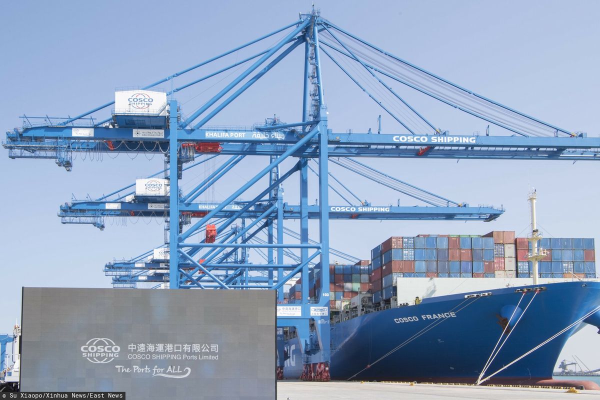 chiński terminal COSCO Shipping Ports Limited (CSP) Abu Zabi w porcie Khalifa, Zjednoczone Emiraty Arabskie
