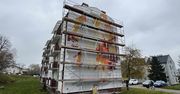 Włocławek: Kontrowersje nie zatrzymały artystki. Mural powstaje