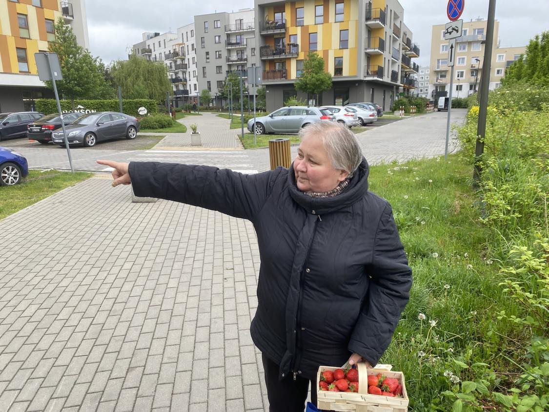 - O tam, za blokami były dziki - wskazuje mieszkanka ul. Marywilskiej.