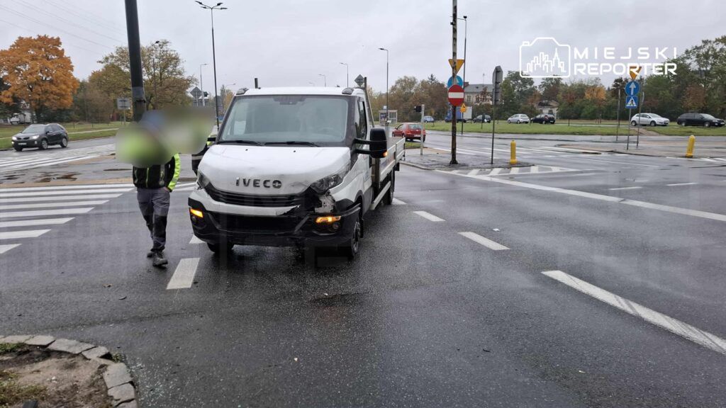 Białołęka: Zderzenie dwóch aut. Pasażerka trafiła do szpitala