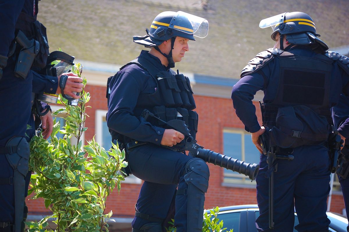 Strzelanina we Francji. Nożownik zaatakował policjanta