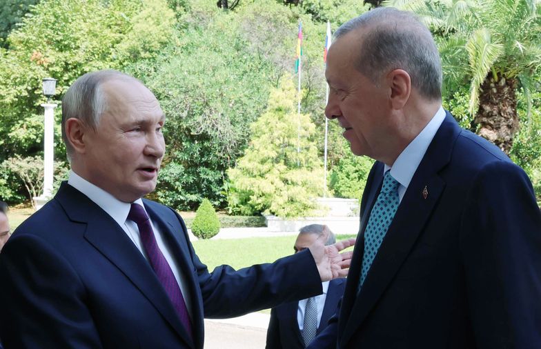 Prezydent Turcji poleciał do Rosji gasić pożar. Zwrócili uwagę na mowę ciała Putina