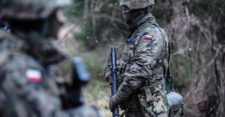 Żołnierka na granicy: "Nikt nie chce skończyć z kajdankami"