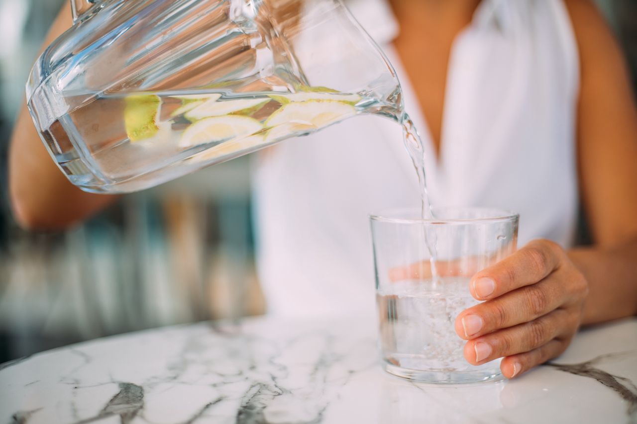 Osiem szklanek dziennie to mit. Ile wody powinniśmy pić, by cieszyć się dobrym zdrowiem ?