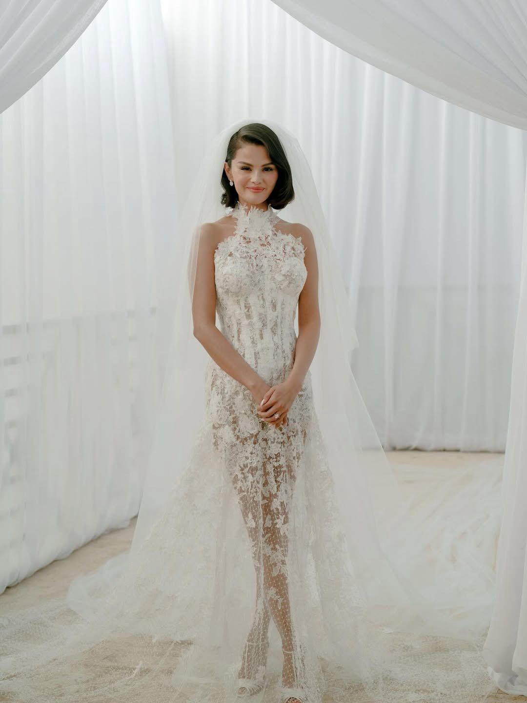 Selena Gomez w prześwitującej kreacji 