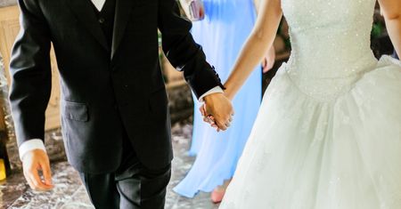 Awantura po weselu. Panna młoda kazała fotografowi zmienić kolor sukienki córki szwagierki