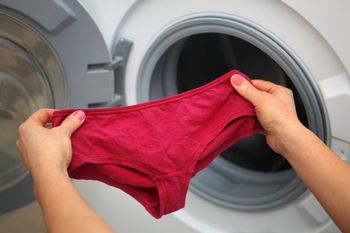 Ile dni można chodzić w tych samych majtkach? Odpowiedź może zaskoczyć