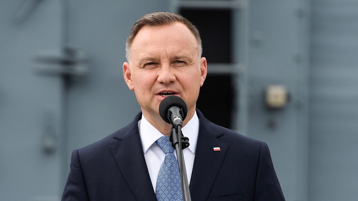 Gdynia, 22.07.2022. Prezydent RP, zwierzchnik sił zbrojnych Andrzej Duda podpisał ustawę o ratyfikacji akcesji Szwecji i Finlandii do NATO, 22 bm. w Porcie Wojennym w Gdyni. (aldg) PAP/Marcin Gadomski***Zdjęcie do depeszy PAP pt. Prezydent podpisał ustawy ws. ratyfikacji akcesji Szwecji i Finlandii do NATO***
