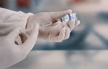 Szczepienia przypominające chronią chorych. Tej grupie są szczególnie polecane
