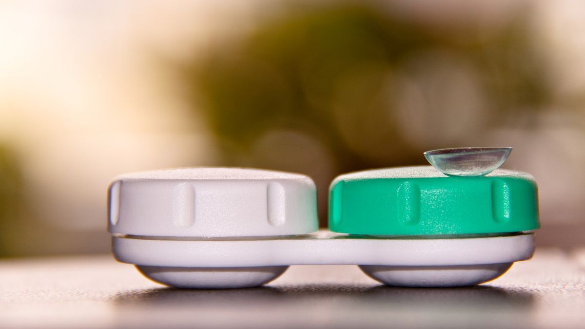 Rzekomosoczewkowość, inaczej pseudosoczewkowość albo pseudofakia, nie jest chorobą. Pojęcie oznacza stan oka po wszczepieniu do niego sztucznej soczewki wewnątrzgałkowej.