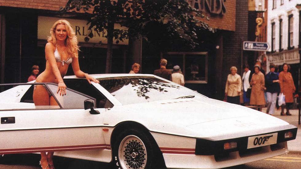 Kultowe samochody z filmów i seriali. Czym jeździli Bond i Pan Samochodzik? 1
