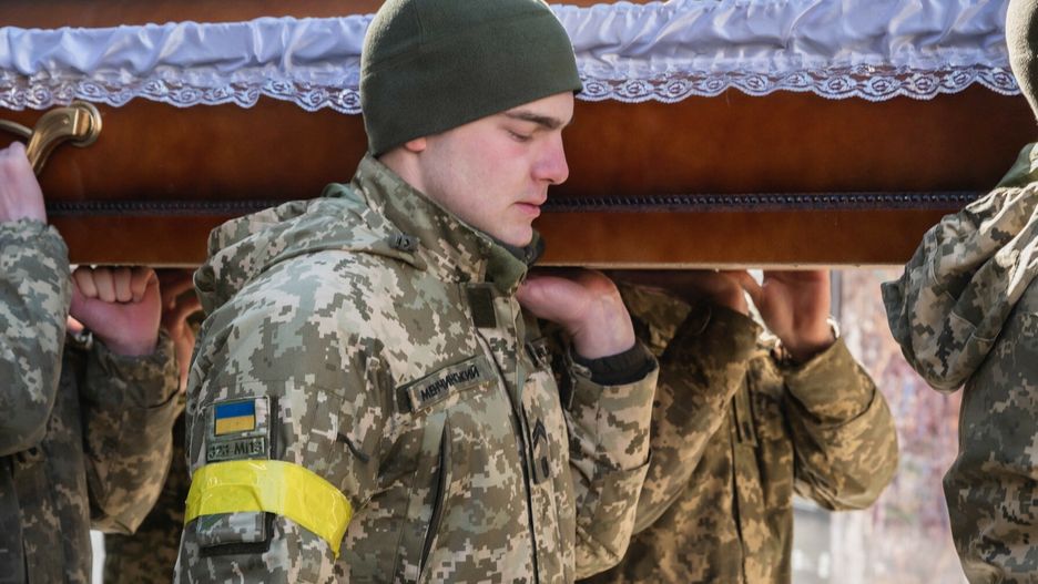 Wojna w Ukrainie - pogrzeby poleg?ych ?o?nierzyMandatory Credit: Photo by Valeria Ferraro/SOPA Images/Shutterstock (12845469j)  Ukrainian soldiers carry the coffin of their comrade from the church to the hearses during the funeral service. The funeral of the three Ukrainian soldiers killed during the Russian Invasion of Ukraine, has been held in Lviv, at Saints Peter and Paul Garrison Church (also known as Jesuit Church).  Funeral service for Ukrainian soldiers in Lviv, Ukraine - 11 Mar 2022Valeria Ferraro/SOPA Images/Shutterstock