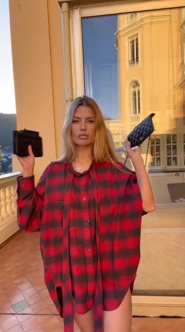 Rosyjskie influencerki niszczą torebki Chanel