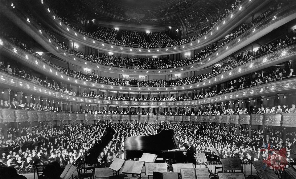 Nowojorska opera powstała w 1883 roku, ale wówczas sala koncertowa nie miała tak dobrej akustyki
