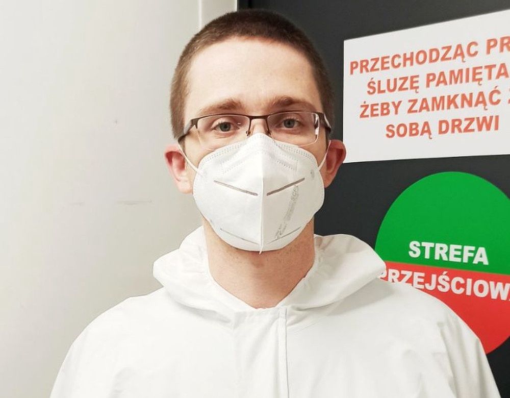 Trzecia fala epidemii. Dr Hleb Lukhanin z Białorusi chce pracować z chorymi na COVID-19. Nie zgodził się samorząd lekarski 