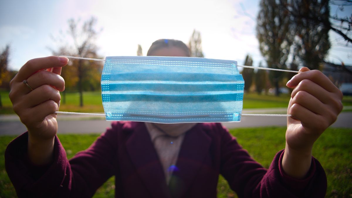 Maseczki dalej będą obowiązkowe u lekarza i w aptekach 