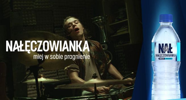 Nałęczowianka w nowych butelkach reklamowana pod hasłem „Miej w sobie pragnienie” (wideo)