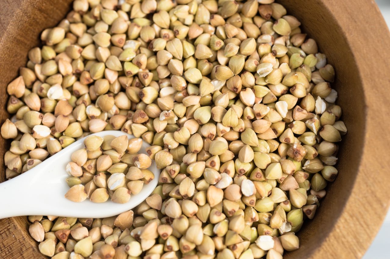 White buckwheat groats have a much wider application in the kitchen.