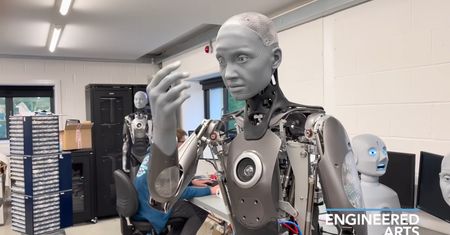 Najbardziej zaawansowany humanoidalny robot na świecie. Powstał w Wielkiej Brytanii