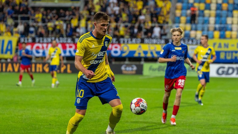 Karol Czubak w barwach Arki Gdynia zaliczył łącznie 130 meczów, w których zdobył 66 bramek i miał 16 asyst 