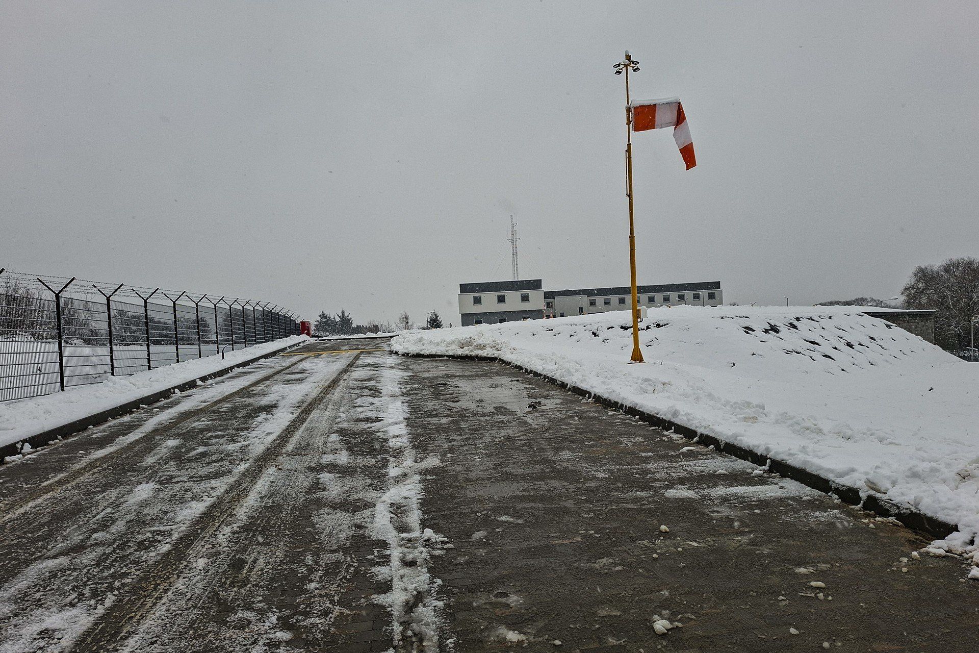 Otwarcie lądowiska dla helikopterów Lotniczego Pogotowia Ratunkowego w Jaśle