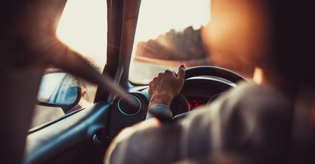 Nie rozmawiaj o tym w samochodzie. Holenderskie służby ostrzegają