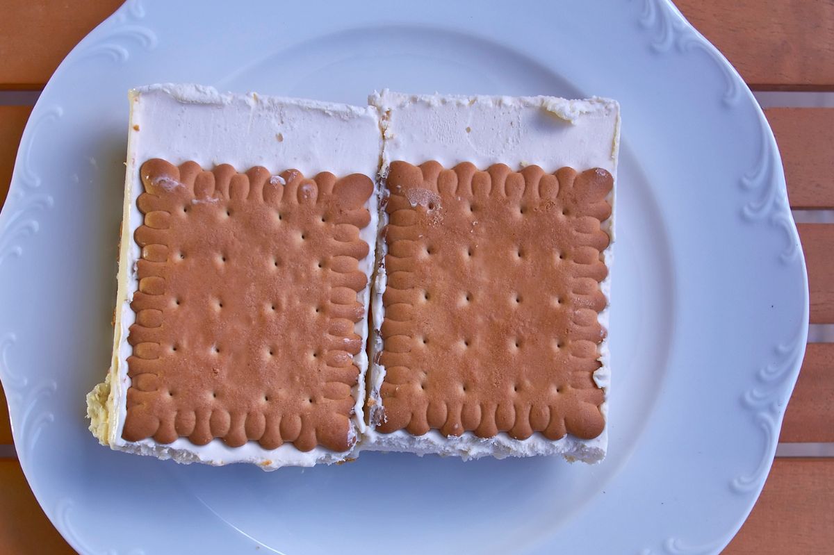 Creamy no-bake cookie cake: Perfect for easy summer treats