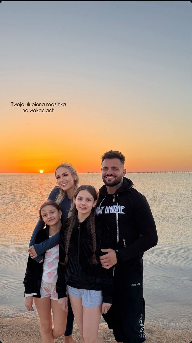 Eliza Trybała i Paweł "Trybson" Trybała z córkami