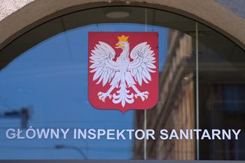 GIS wydał pilne ostrzeżenie. Szkło w jogurcie