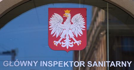 GIS wydał pilne ostrzeżenie. Szkło w jogurcie
