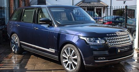 Range Rover rodziny królewskiej na sprzedaż. Ma 3 lata i symboliczny przebieg