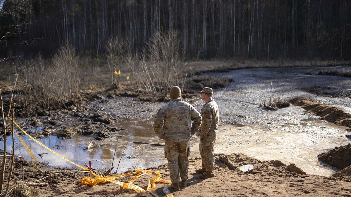 Amerykańscy żołnierze na miejscu wypadku na Litwie