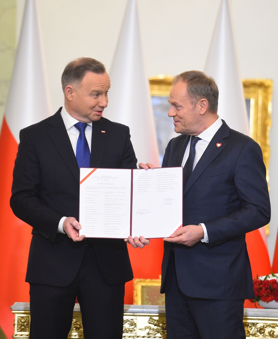 Andrzej Duda i Donald Tusk na zaprzysiężeniu nowego rządu