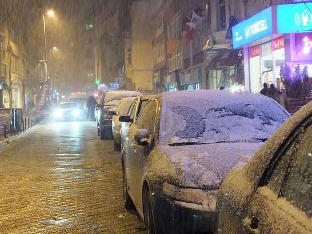 Zima paraliżuje transport w Turcji
