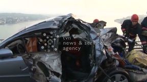 Dramatyczny wypadek w Turcji. Kibice piłkarscy uwięzieni w aucie