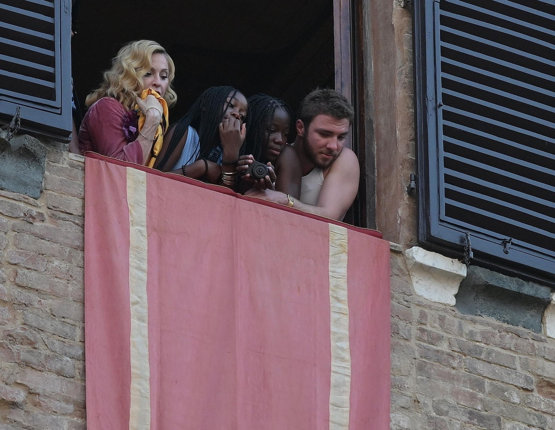 Madonna z pociechami 