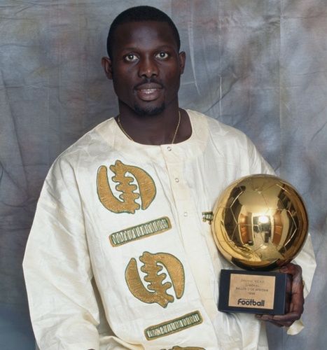 George Weah ze Złotą Piłką / fot. Christian Liewig/TempSport/Corbis/GettyImages